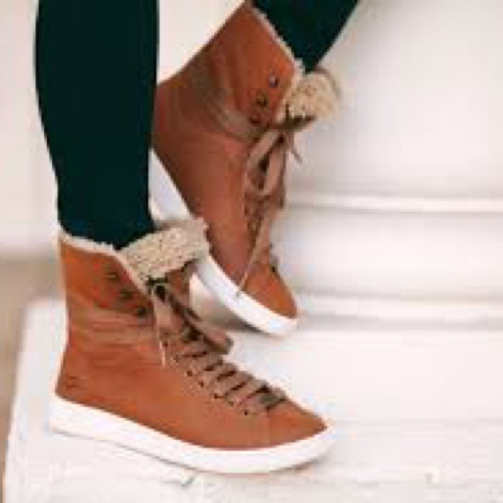 UGG Starlyn High Top Sneakers, Size 7